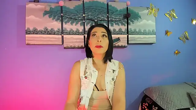 Snapshot of AdelleLennox_cg chatting on February 2025 11:23:01 AM AdelleLennox cg online show from February 2025 11:23:01 AM