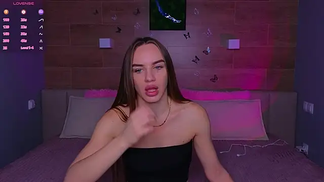 Snapshot of SaraCros chatting on November 2025 05:40:02 AM SaraCros online show from November 2025 05:40:02 AM