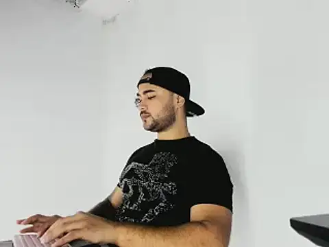 Sebas-hott online show from November 2025 10:12:01 PM