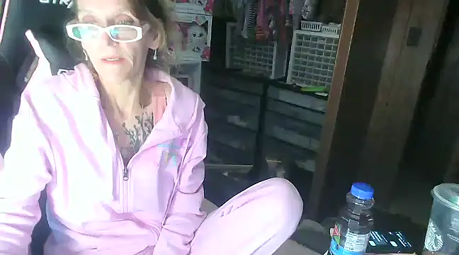 Snapshot of MsJustDamn71 chatting on January 2025 01:10:01 AM MsJustDamn71 online show from January 2025 01:10:01 AM