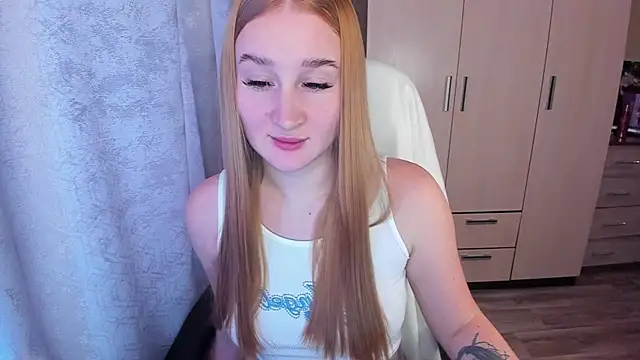 Snapshot of KeiraNight chatting on December 2024 07:44:02 AM KeiraNight online show from December 2024 07:44:02 AM