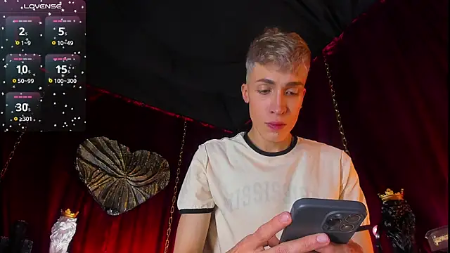 Snapshot of Angel_Snowhotxxx chatting on February 2025 06:32:02 AM Angel Snowhotxxx online show from February 2025 06:32:02 AM