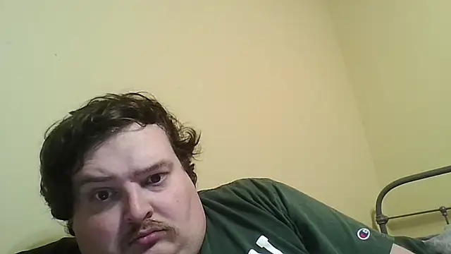 Snapshot of YelpedAverting chatting on December 2025 09:21:02 PM YelpedAverting online show from December 2025 09:21:02 PM