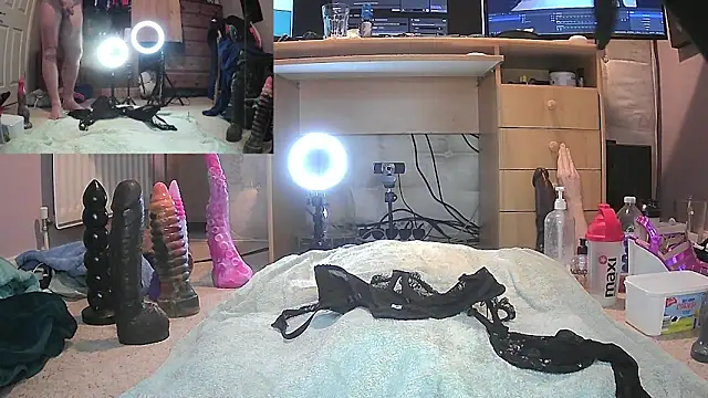 Snapshot of ClairTS chatting on December 2024 11:44:01 AM ClairTS online show from December 2024 11:44:01 AM