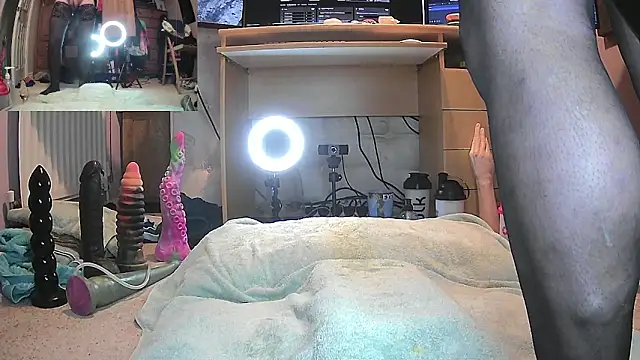 Snapshot of ClairTS chatting on December 2024 12:16:02 PM ClairTS online show from December 2024 12:16:02 PM