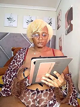 Snapshot of CocoBootyyy chatting on September 2025 05:51:01 AM CocoBootyyy online show from September 2025 05:51:01 AM