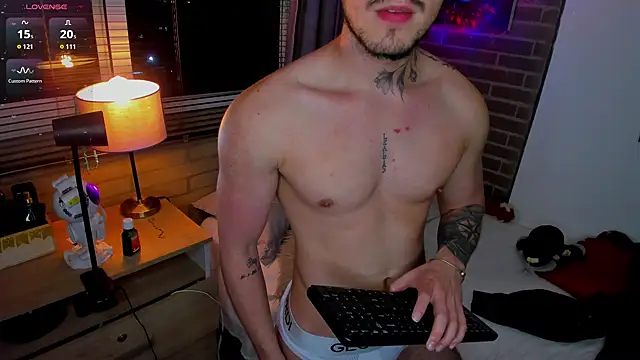 Snapshot of liam_oficial02 chatting on June 2026 04:02:01 AM liam oficial02 online show from June 2026 04:02:01 AM