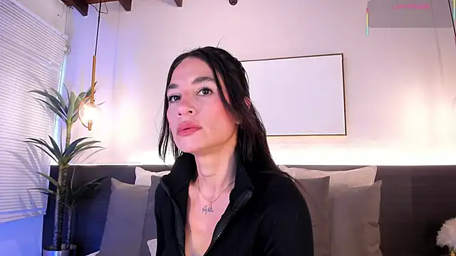 Snapshot of AgattaDuque chatting on June 2026 08:11:01 PM AgattaDuque online show from June 2026 08:11:01 PM
