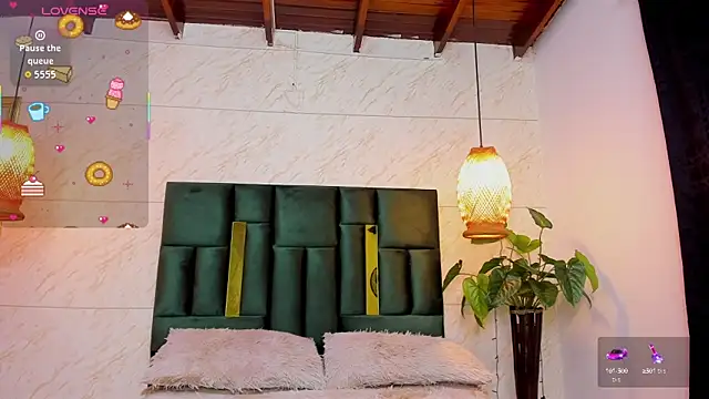 Taiissa  online show from September 2025 10:47:01 PM