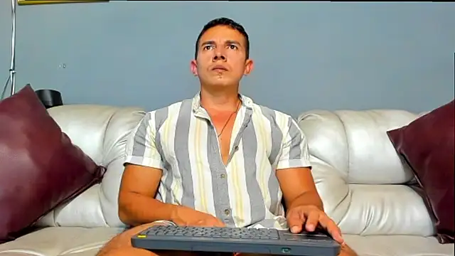 derekk frostt online show from June 2026 11:46:01 PM