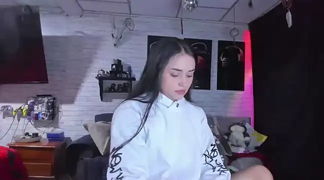 Kimmymadison- online show from December 2024 02:43:02 AM