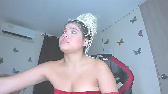 sofiacastillo01 online show from October 2025 04:18:02 PM