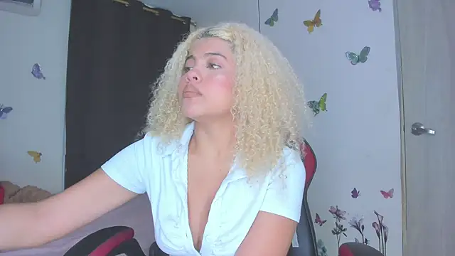 sofiacastillo01 online show from January 2026 01:27:02 PM