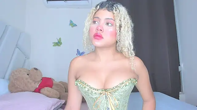 sofiacastillo01 online show from April 2026 06:01:02 PM