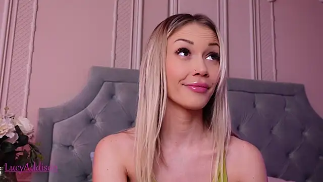 Snapshot of LucyAddison chatting on November 2025 04:33:01 AM LucyAddison online show from November 2025 04:33:01 AM