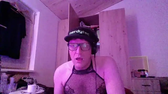 Bigthroaterboy online show from November 2025 08:30:02 PM