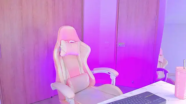 Snapshot of angelinalodge1 chatting on January 2025 03:22:02 AM angelinalodge1 online show from January 2025 03:22:02 AM