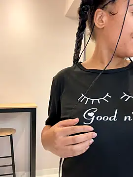 HaileyDiana online show from November 2025 01:21:02 PM