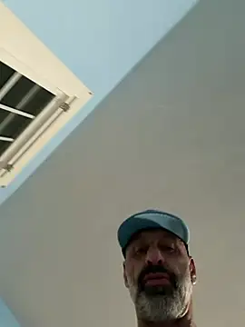 Snapshot of DaddySnowXX chatting on June 2026 06:37:02 AM DaddySnowXX online show from June 2026 06:37:02 AM