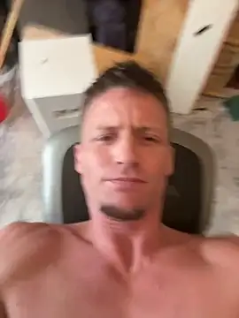 Snapshot of trash4cash chatting on March 2025 05:17:02 PM trash4cash online show from March 2025 05:17:02 PM