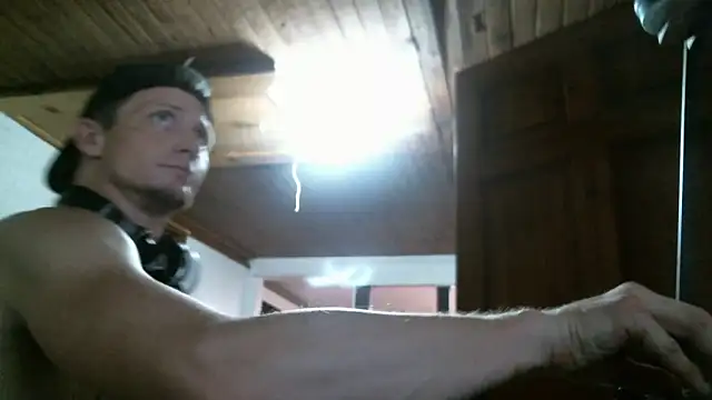 Snapshot of trash4cash chatting on September 2025 02:28:02 AM trash4cash online show from September 2025 02:28:02 AM