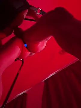 Snapshot of trash4cash chatting on November 2025 04:25:01 PM trash4cash online show from November 2025 04:25:01 PM