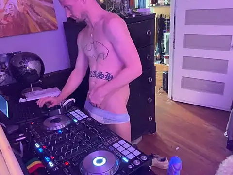 Snapshot of trash4cash chatting on November 2025 06:07:02 PM trash4cash online show from November 2025 06:07:02 PM