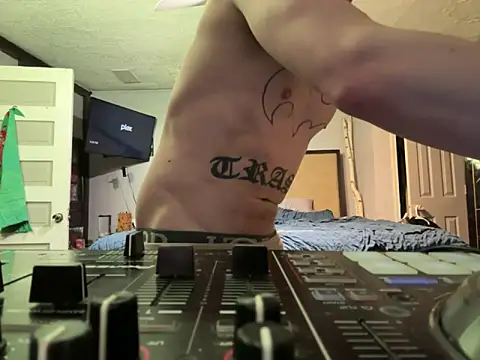 Snapshot of trash4cash chatting on January 2026 10:57:02 PM trash4cash online show from January 2026 10:57:02 PM