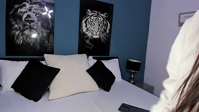 Liana Bernocchi online show from March 2025 08:27:01 PM