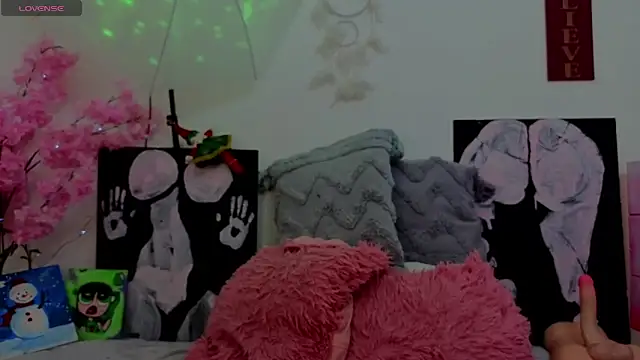 Snapshot of KilyetVera3x chatting on December 2025 04:52:02 AM KilyetVera3x online show from December 2025 04:52:02 AM