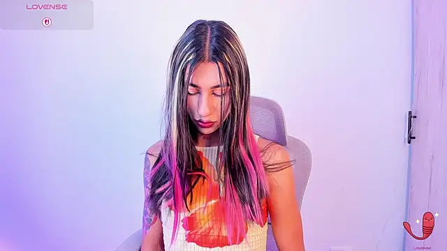 sofiaa grey  online show from November 2025 01:06:02 PM