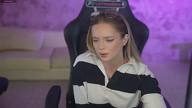 Snapshot of Cassy-Celestial_ chatting on May 2026 07:05:01 AM Cassy-Celestial online show from May 2026 07:05:01 AM