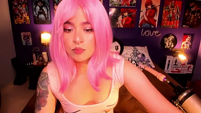 Snapshot of anne_cross chatting on December 2024 02:54:02 AM anne cross online show from December 2024 02:54:02 AM