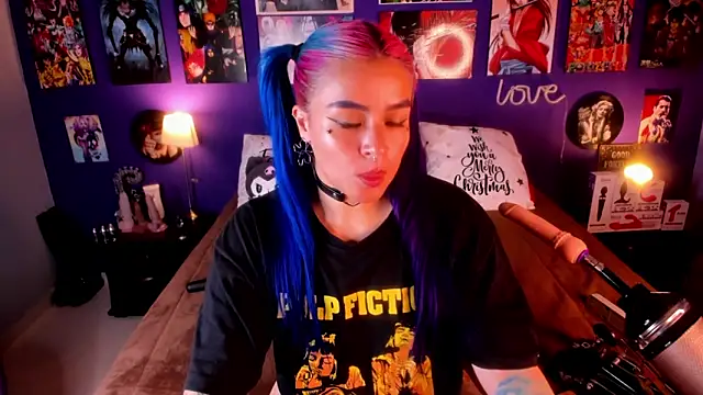 Snapshot of anne_cross chatting on January 2025 03:23:02 AM anne cross online show from January 2025 03:23:02 AM