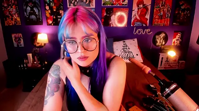 Snapshot of anne_cross chatting on January 2025 02:14:01 AM anne cross online show from January 2025 02:14:01 AM