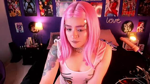 Snapshot of anne_cross chatting on January 2025 01:37:02 AM anne cross online show from January 2025 01:37:02 AM