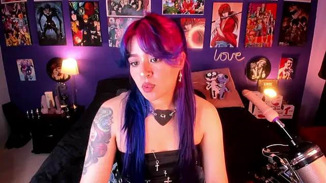 Snapshot of anne_cross chatting on January 2025 01:55:01 AM anne cross online show from January 2025 01:55:01 AM