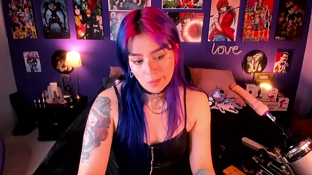 Snapshot of anne_cross chatting on February 2025 03:19:01 AM anne cross online show from February 2025 03:19:01 AM