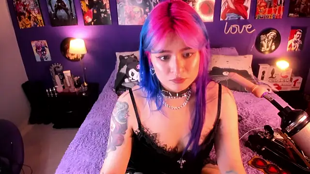 Snapshot of anne_cross chatting on March 2025 12:17:01 AM anne cross online show from March 2025 12:17:01 AM