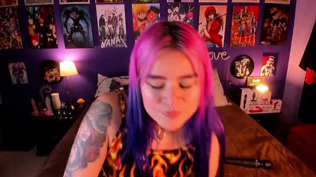 Snapshot of anne_cross chatting on November 2025 03:39:02 AM anne cross online show from November 2025 03:39:02 AM