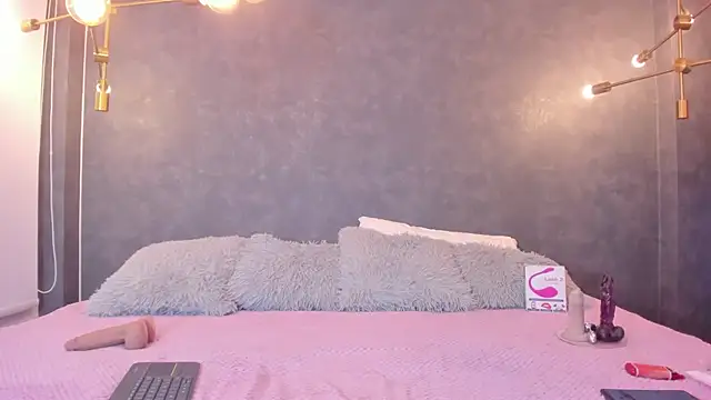 Snapshot of leigh-angels chatting on November 2025 10:51:01 PM leigh-angels online show from November 2025 10:51:01 PM