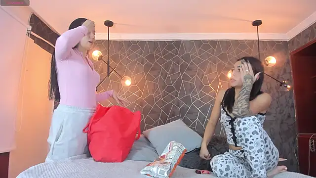 Snapshot of leigh-angels chatting on November 2025 10:15:02 PM leigh-angels online show from November 2025 10:15:02 PM