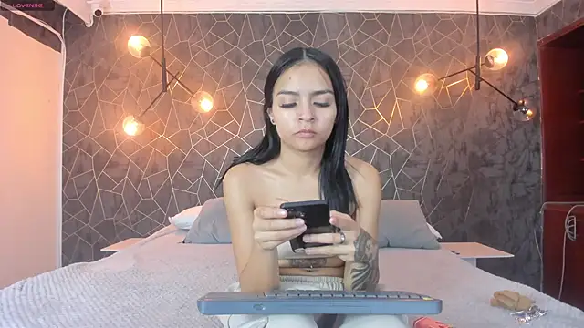 Snapshot of leigh-angels chatting on November 2025 09:53:01 PM leigh-angels online show from November 2025 09:53:01 PM