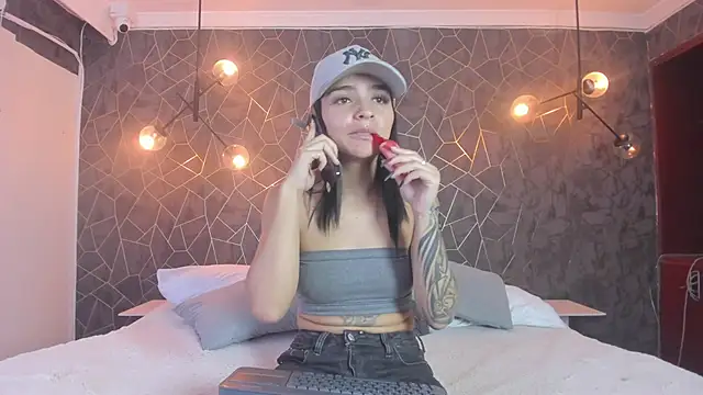 Snapshot of leigh-angels chatting on December 2025 10:37:01 PM leigh-angels online show from December 2025 10:37:01 PM