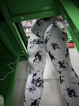 Snapshot of Sol_biglips chatting on January 2025 10:18:01 PM Sol biglips online show from January 2025 10:18:01 PM