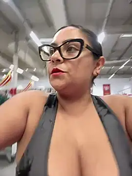 Snapshot of Sol_biglips chatting on January 2025 02:35:01 PM Sol biglips online show from January 2025 02:35:01 PM