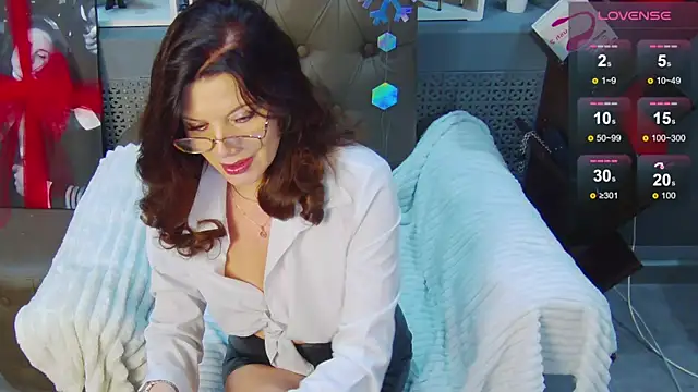 LucyBelli online show from December 2025 01:23:01 AM