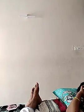 AUNTY1984 online show from September 2025 09:21:01 AM