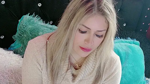 Natalia Montoya online show from December 2025 05:50:01 PM