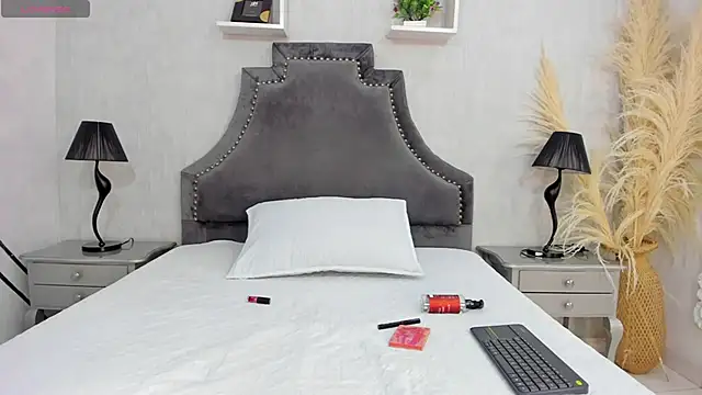 LaurenSnow online show from December 2025 03:07:01 PM